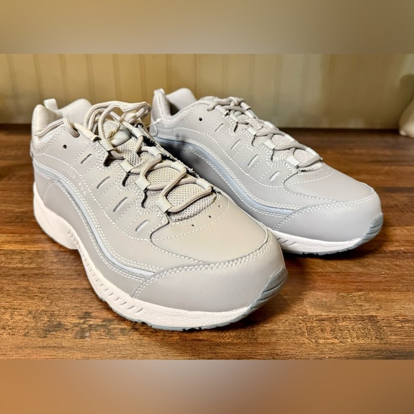 NWOB Easy Spirit Gray Romy Walking Shoes Size 10 WW Rare Women’s - Picture 1 of 14